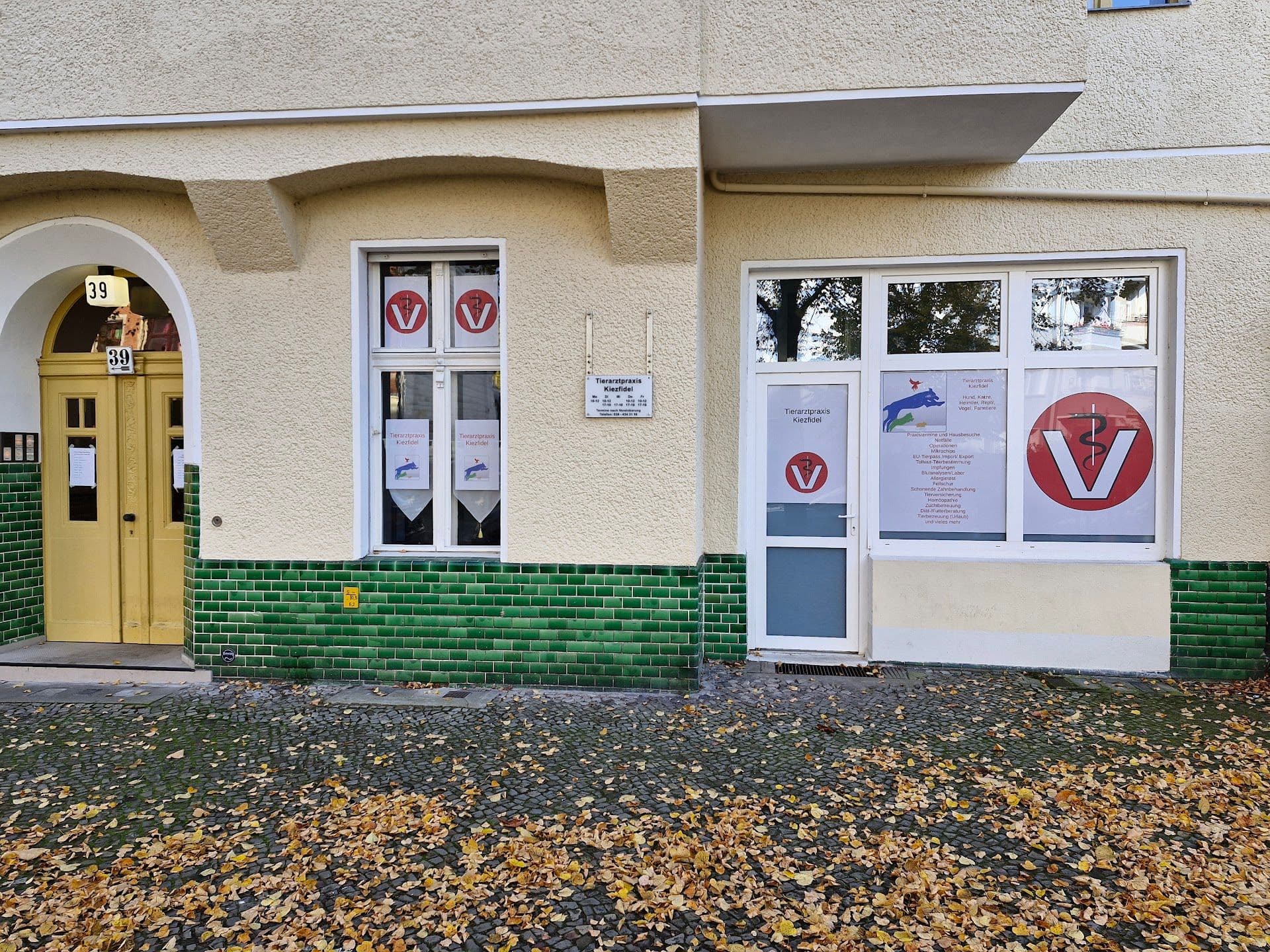 Tierarzt Kiezfidel, Tierärztin